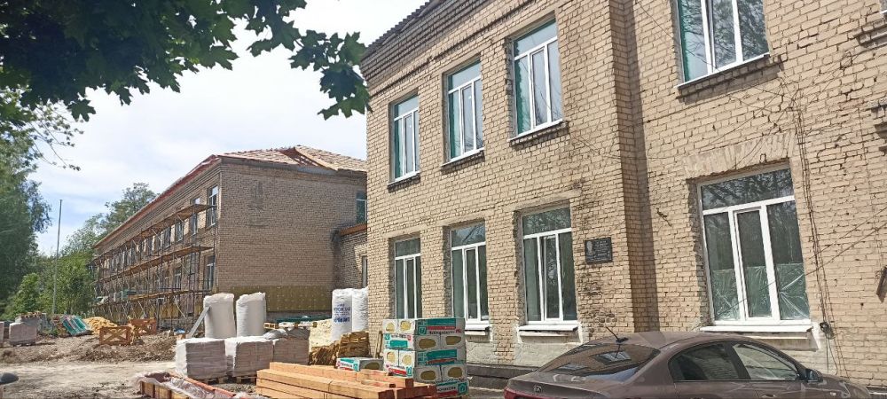 Олег Коваль: 27 мая, совместно с сенатором Совета Федерации Ольгой Бас, директором ГБУ ЛНР "ЦИМТО" Сергеем Бахровым, руководителями Лутугинского муниципального округа провели мониторинг проведения капитального ремонта в... Олег Коваль: 27 мая, совместно с сенатором Совета Федерации Ольгой Бас, директором ГБУ ЛНР "ЦИМТО" Сергеем Бахровым, руководителями Лутугинского муниципального округа провели мониторинг проведения капитального ремонта в...