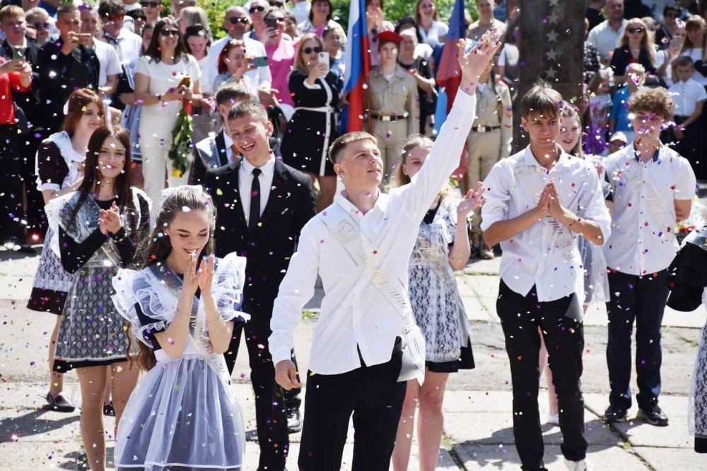 Иван Кусов: Последние звонки в наших школах были наполнены радостью, переживаниями и гордостью за достижения Иван Кусов: Последние звонки в наших школах были наполнены радостью, переживаниями и гордостью за достижения