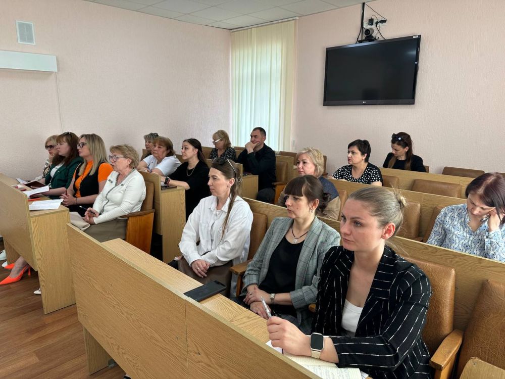 Сегодня Глава городского округа город Ровеньки Андрей Рубанцов провел рабочее совещание Сегодня Глава городского округа город Ровеньки Андрей Рубанцов провел рабочее совещание