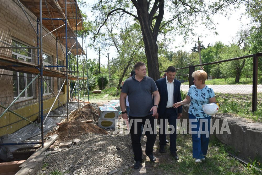 Сенатор РФ от ЛНР Ольга Бас посетила объект капитального ремонта ГБОУ ЛНР «Белореченская СШ» Сенатор РФ от ЛНР Ольга Бас посетила объект капитального ремонта ГБОУ ЛНР «Белореченская СШ»