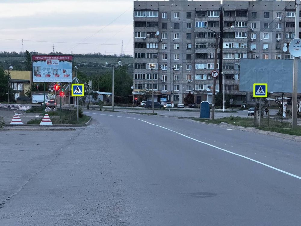 Сергей Колягин: Как и планировалось, дорожники подрядной организации ООО «ПРОЕКТСРОЙ» приступили к благоустройству участка дороги общего пользования регионального значения 43 ОП РЗ 43К-17 Первомайск – Попасная, проходящего... Сергей Колягин: Как и планировалось, дорожники подрядной организации ООО «ПРОЕКТСРОЙ» приступили к благоустройству участка дороги общего пользования регионального значения 43 ОП РЗ 43К-17 Первомайск – Попасная, проходящего...