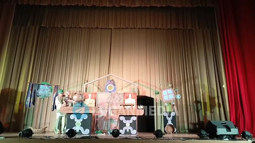 На сцене Антрацитовского Дворца культуры им. Ленина выступили артисты Ставропольского краевого театра кукол