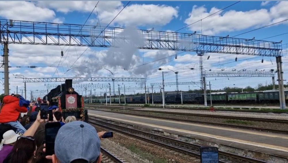 Сотрудники Управления Росреестра по Луганской Народной Республике приняли участие в торжественном мероприятии, посвященном прибытию в республику уникального передвижного музея - «Поезда Победы» Сотрудники Управления Росреестра по Луганской Народной Республике приняли участие в торжественном мероприятии, посвященном прибытию в республику уникального передвижного музея - «Поезда Победы»