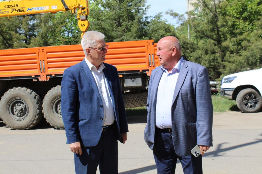 Сергей Козенко: В городе Краснодоне, в рамках специального инфраструктурного проекта, специалисты подрядной организации ООО «ТюменьБурСтрой» ведут прокладку линии водопровода диаметром 225 мм и 110 мм. Работы ведутся методом...