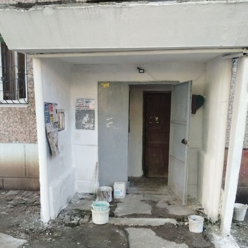 С установлением благоприятной погоды сотрудники Антрацитовского филиала ЕУК начали активно проводить работы по ремонту кровель С установлением благоприятной погоды сотрудники Антрацитовского филиала ЕУК начали активно проводить работы по ремонту кровель