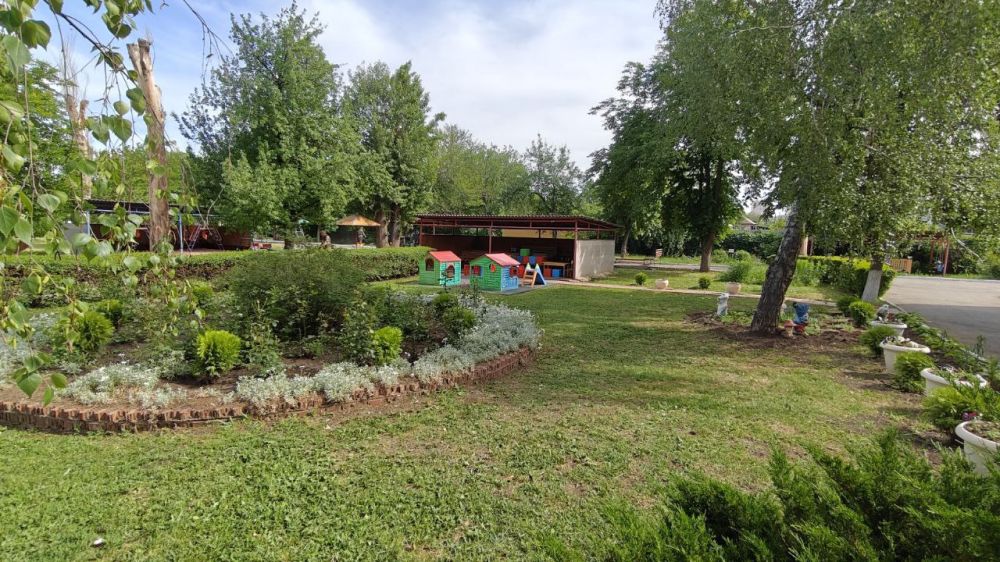 «Единая Россия» помогла облагородить территорию Луганского детского дома «Единая Россия» помогла облагородить территорию Луганского детского дома
