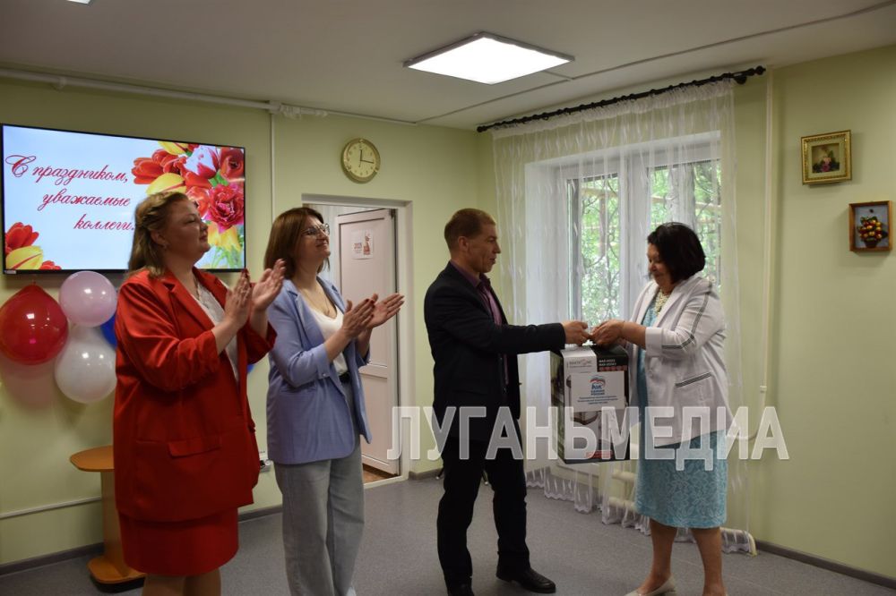 Глава Первомайского городского округа Сергей Колягин поздравил с профессиональным праздником Общероссийским Днем библиотек коллектив МБУ «Централизованная библиотечная система города Первомайска» Глава Первомайского городского округа Сергей Колягин поздравил с профессиональным праздником Общероссийским Днем библиотек коллектив МБУ «Централизованная библиотечная система города Первомайска»
