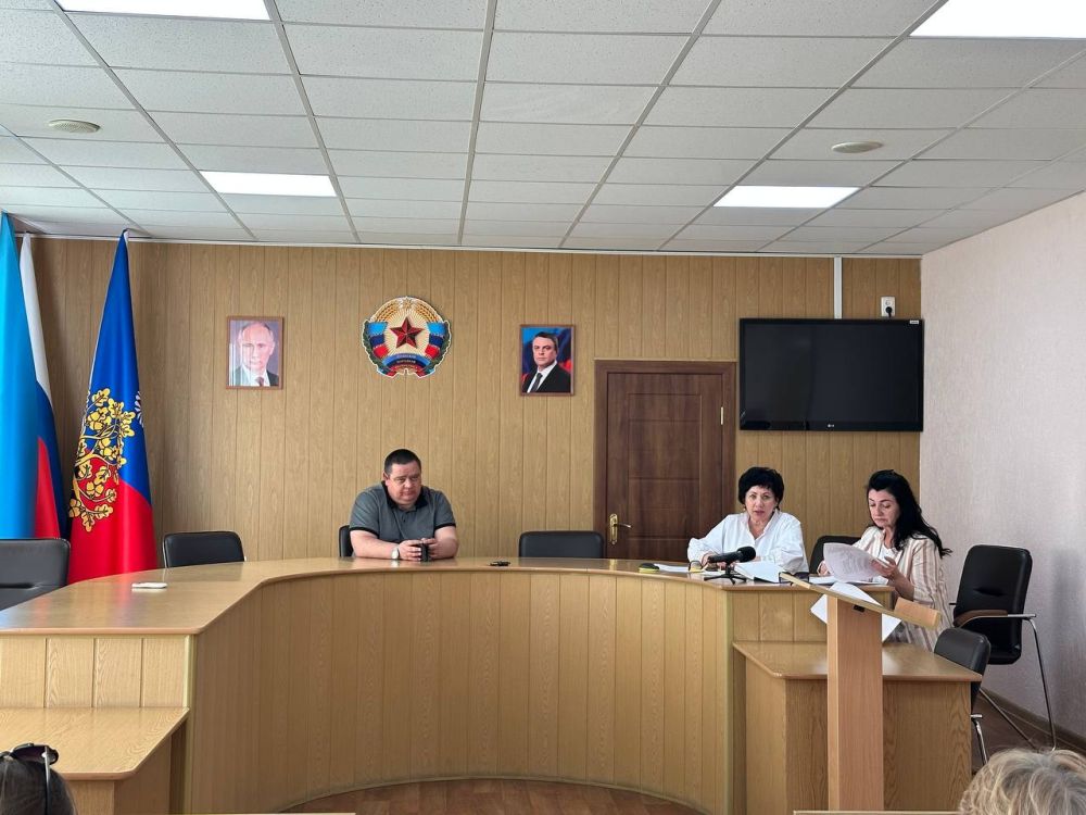 Сегодня Глава городского округа город Ровеньки Андрей Рубанцов провел рабочее совещание Сегодня Глава городского округа город Ровеньки Андрей Рубанцов провел рабочее совещание