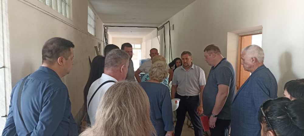 Олег Коваль: 27 мая, совместно с сенатором Совета Федерации Ольгой Бас, директором ГБУ ЛНР "ЦИМТО" Сергеем Бахровым, руководителями Лутугинского муниципального округа провели мониторинг проведения капитального ремонта в... Олег Коваль: 27 мая, совместно с сенатором Совета Федерации Ольгой Бас, директором ГБУ ЛНР "ЦИМТО" Сергеем Бахровым, руководителями Лутугинского муниципального округа провели мониторинг проведения капитального ремонта в...
