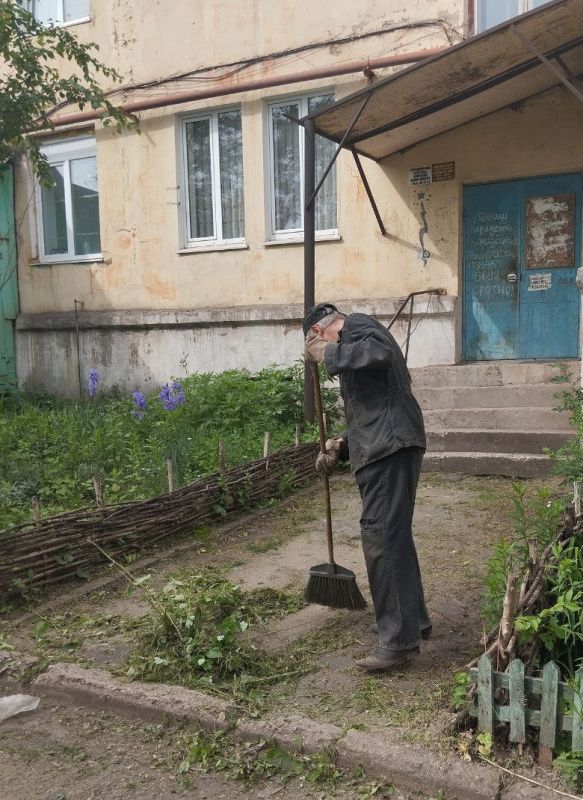 Уборка города – каждодневная работа Уборка города – каждодневная работа