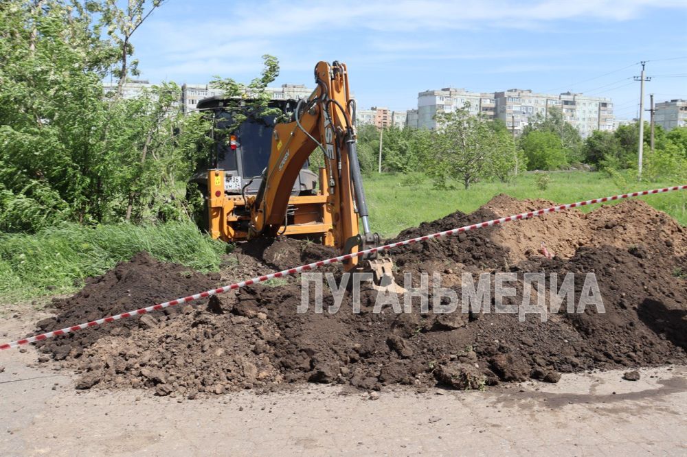 В Свердловске на улице Советской шеф-регион Красноярский край и ГУП ЛНР «Лугансквода» производят замену водопровода В Свердловске на улице Советской шеф-регион Красноярский край и ГУП ЛНР «Лугансквода» производят замену водопровода