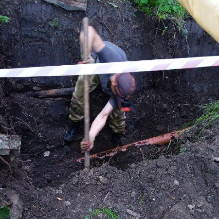 Специалистами Антрацитовского филиала ЕУК по заявлению граждан выполнена замена стояка канализации на пгт Специалистами Антрацитовского филиала ЕУК по заявлению граждан выполнена замена стояка канализации на пгт