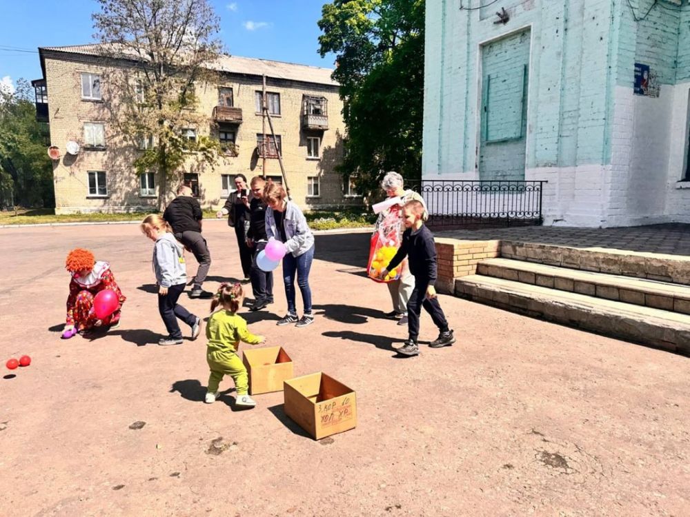 Зинаида Наден: Единороссы в Брянке организовали игровую программу “Весенний переполох” Зинаида Наден: Единороссы в Брянке организовали игровую программу “Весенний переполох”