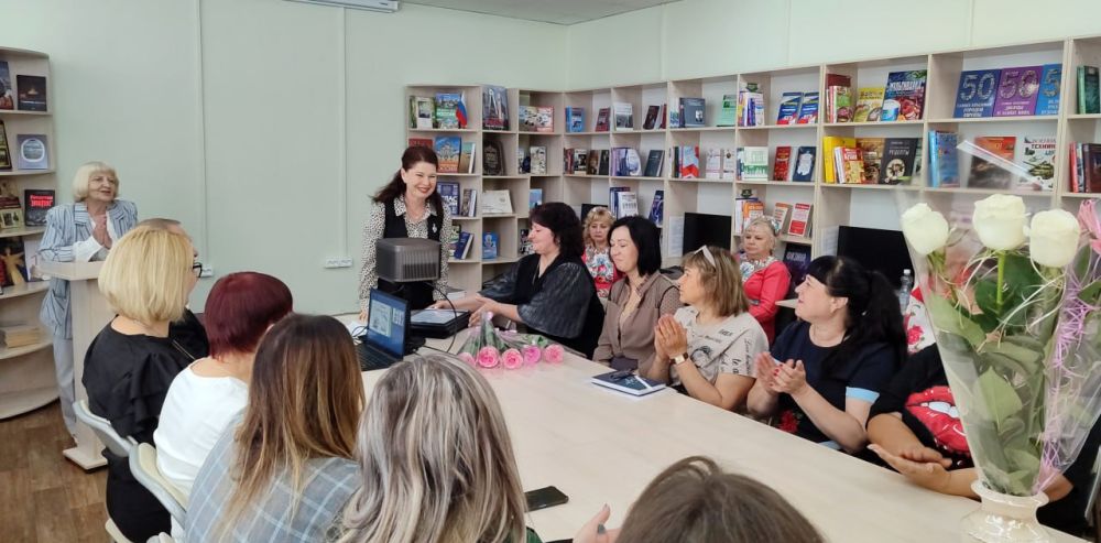 В модельной библиотеке МБУ «АГЦБС» прошло праздничная встреча библиотечных работников, приуроченная Общероссийскому дню библиотек В модельной библиотеке МБУ «АГЦБС» прошло праздничная встреча библиотечных работников, приуроченная Общероссийскому дню библиотек
