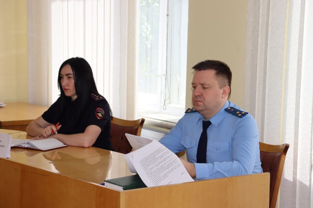 В администрации Стаханова обсудили вопросы профилактики правонарушений среди подростков В администрации Стаханова обсудили вопросы профилактики правонарушений среди подростков