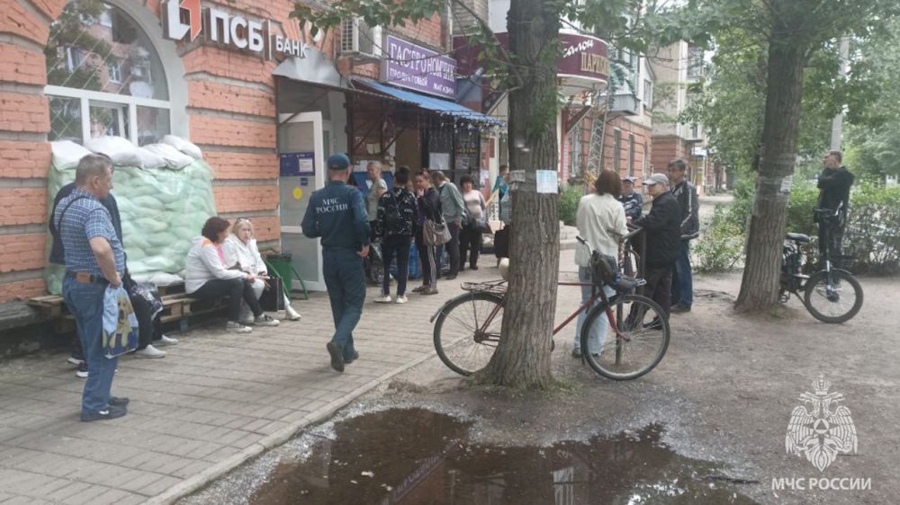Распространение памяток и листовок по пожарной безопасности – один из действенных способов предотвращения пожаров Распространение памяток и листовок по пожарной безопасности – один из действенных способов предотвращения пожаров