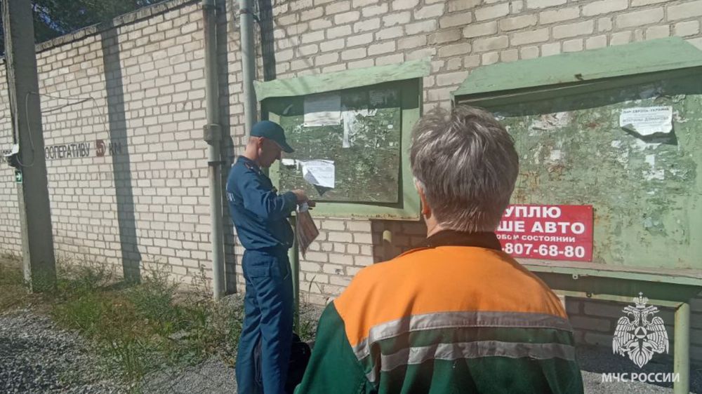 Распространение памяток и листовок по пожарной безопасности – один из действенных способов предотвращения пожаров Распространение памяток и листовок по пожарной безопасности – один из действенных способов предотвращения пожаров