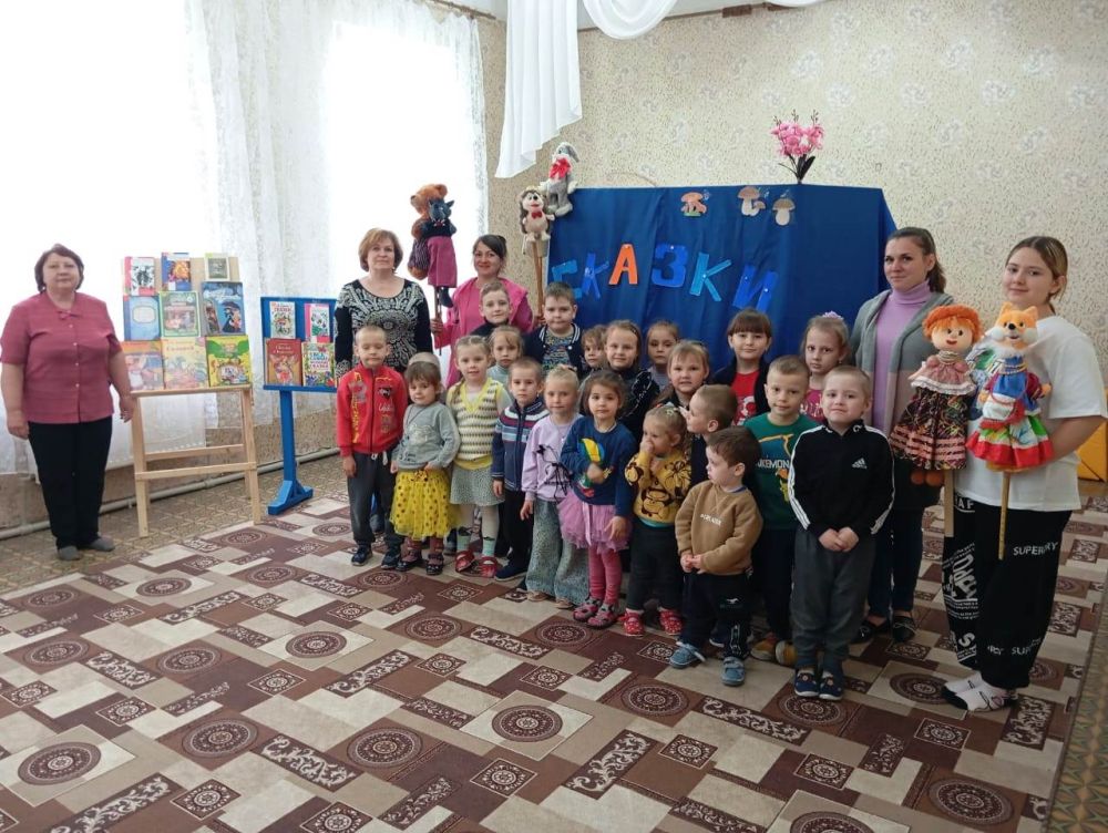 В Лотиково провели литературно-театральный час «В гостях у сказки» В Лотиково провели литературно-театральный час «В гостях у сказки»