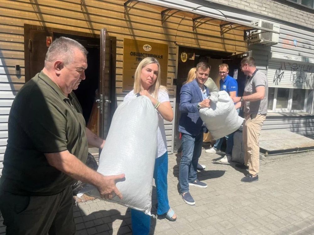 «Молодая Гвардия» Новосибирской области поучаствовала в отправке гумпомощи в ЛНР «Молодая Гвардия» Новосибирской области поучаствовала в отправке гумпомощи в ЛНР
