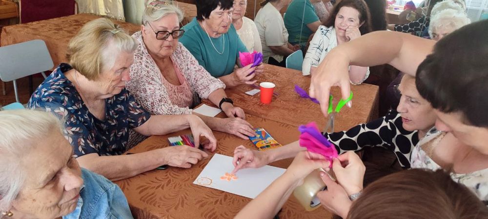 На базе Антрацитовского комплексного центра социального обслуживания населения (предоставления социальных услуг) для студентов «Университета третьего возраста» состоялось мероприятие «Последний звонок» На базе Антрацитовского комплексного центра социального обслуживания населения (предоставления социальных услуг) для студентов «Университета третьего возраста» состоялось мероприятие «Последний звонок»