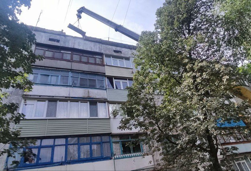 Специалисты Краснодонского филиала Единой управляющей компании выполняют аварийно ремонтные работы Специалисты Краснодонского филиала Единой управляющей компании выполняют аварийно ремонтные работы