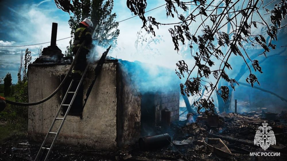 Спасатели МЧС России ликвидировали пожар в пгт Спасатели МЧС России ликвидировали пожар в пгт