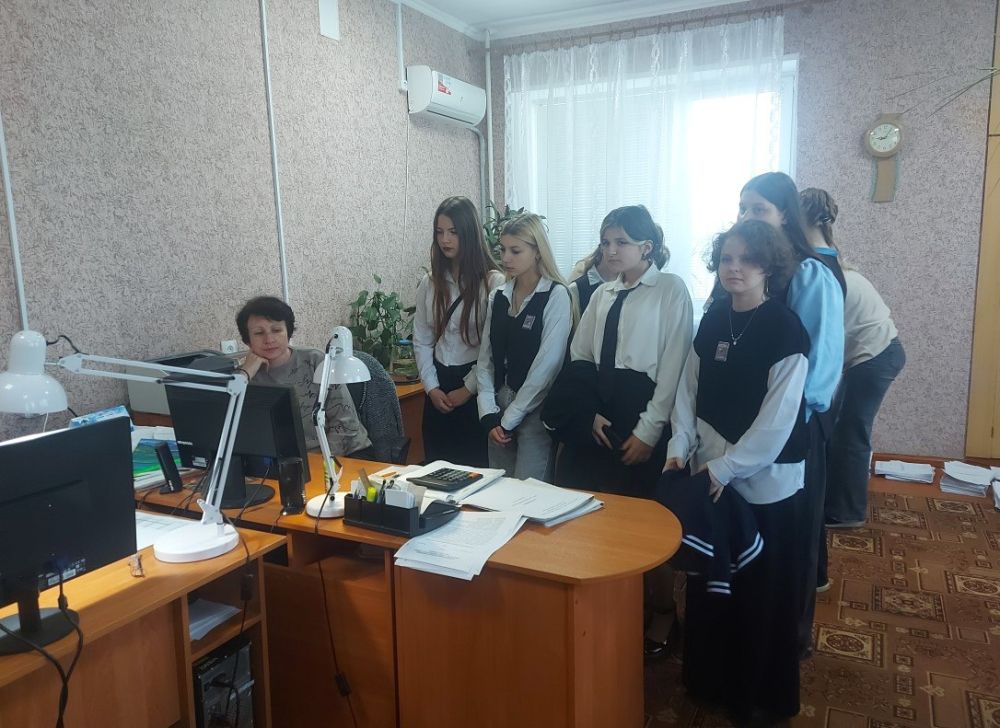 В рамках II этапа Всероссийской ярмарки трудоустройства «Работа России. Время возможностей» для выпускников 9 класса ГБОУ ЛНР "Брянковская специализированная школа №1" с целью популяризации и ориентации обучающейся молодежи... В рамках II этапа Всероссийской ярмарки трудоустройства «Работа России. Время возможностей» для выпускников 9 класса ГБОУ ЛНР "Брянковская специализированная школа №1" с целью популяризации и ориентации обучающейся молодежи...