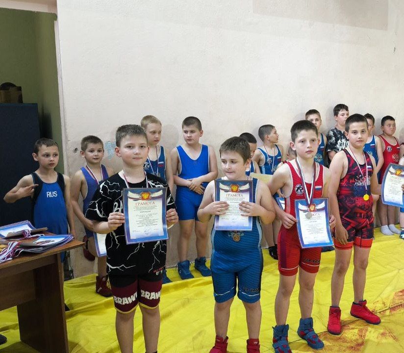 Борцы Краснодона пополнили свою копилки наград новыми достижениями Борцы Краснодона пополнили свою копилки наград новыми достижениями