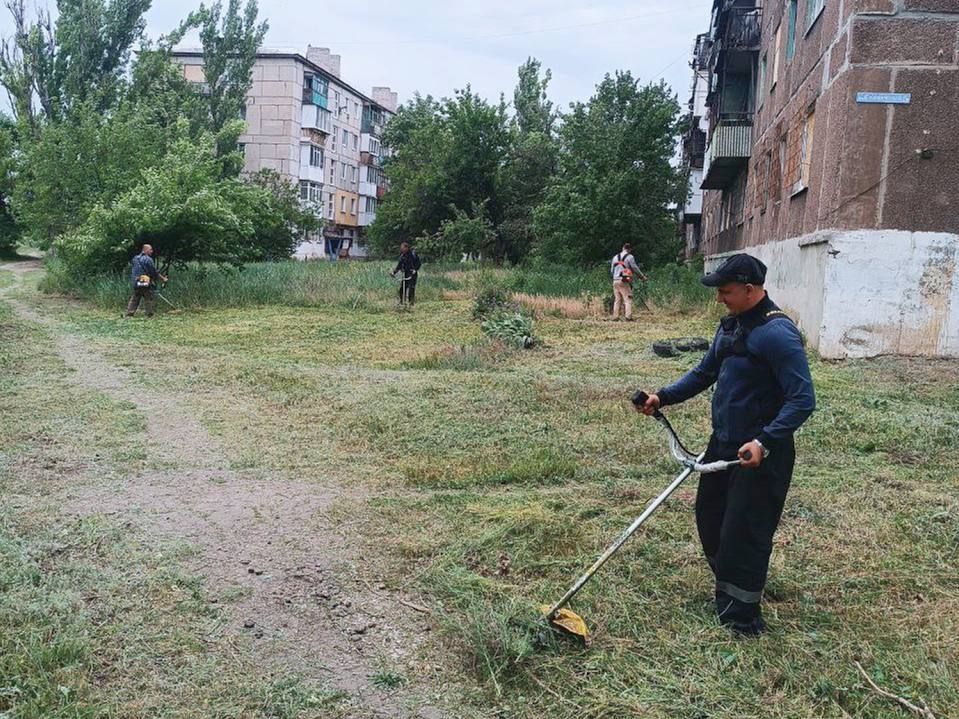  :                