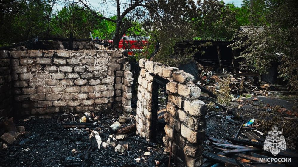 Спасатели МЧС России ликвидировали пожар в пгт Спасатели МЧС России ликвидировали пожар в пгт