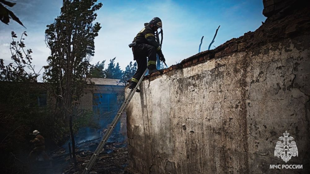 Спасатели МЧС России ликвидировали пожар в пгт Спасатели МЧС России ликвидировали пожар в пгт