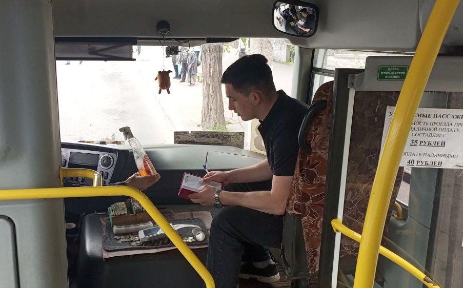 В Алчевске проверили соблюдение санитарных норм в общественном транспорте В Алчевске проверили соблюдение санитарных норм в общественном транспорте