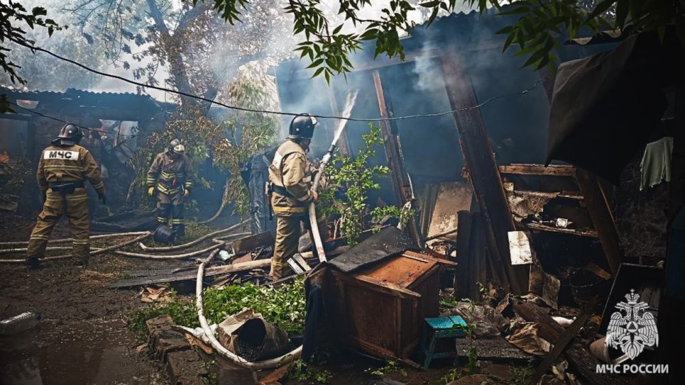 Спасатели МЧС России ликвидировали пожар в пгт Спасатели МЧС России ликвидировали пожар в пгт