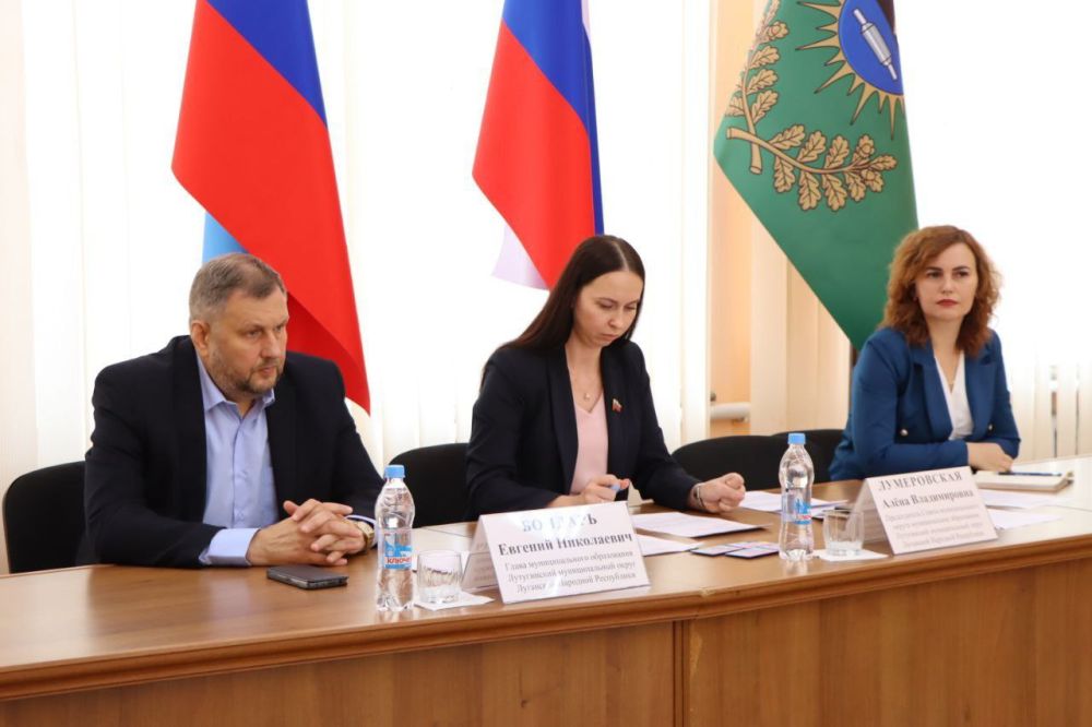 Сегодня состоялось очередное, 35-е заседание Совета Лутугинского муниципального округа, в котором принял участие Глава округа Евгений Бондарь и руководители структурных подразделений Администрации