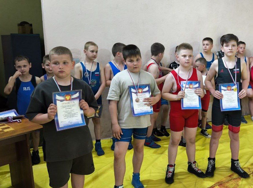 Борцы Краснодона пополнили свою копилки наград новыми достижениями Борцы Краснодона пополнили свою копилки наград новыми достижениями