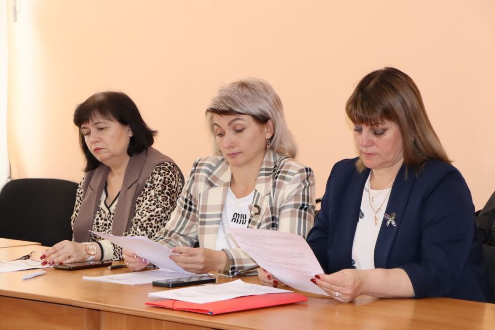 Сегодня состоялось очередное, 35-е заседание Совета Лутугинского муниципального округа, в котором принял участие Глава округа Евгений Бондарь и руководители структурных подразделений Администрации Сегодня состоялось очередное, 35-е заседание Совета Лутугинского муниципального округа, в котором принял участие Глава округа Евгений Бондарь и руководители структурных подразделений Администрации