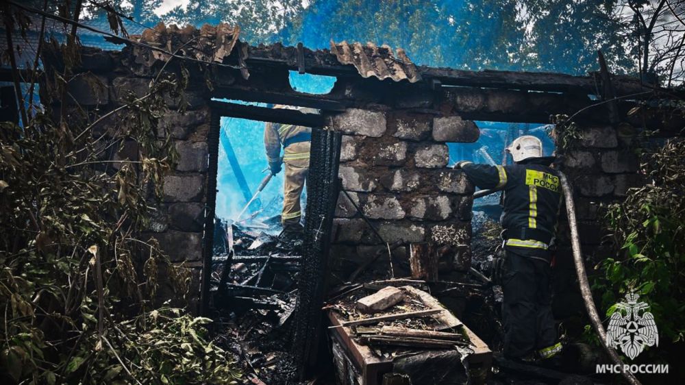 Спасатели МЧС России ликвидировали пожар в пгт Спасатели МЧС России ликвидировали пожар в пгт