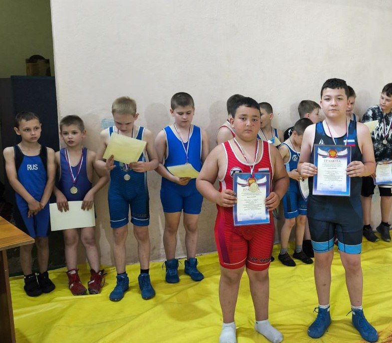 Борцы Краснодона пополнили свою копилки наград новыми достижениями Борцы Краснодона пополнили свою копилки наград новыми достижениями