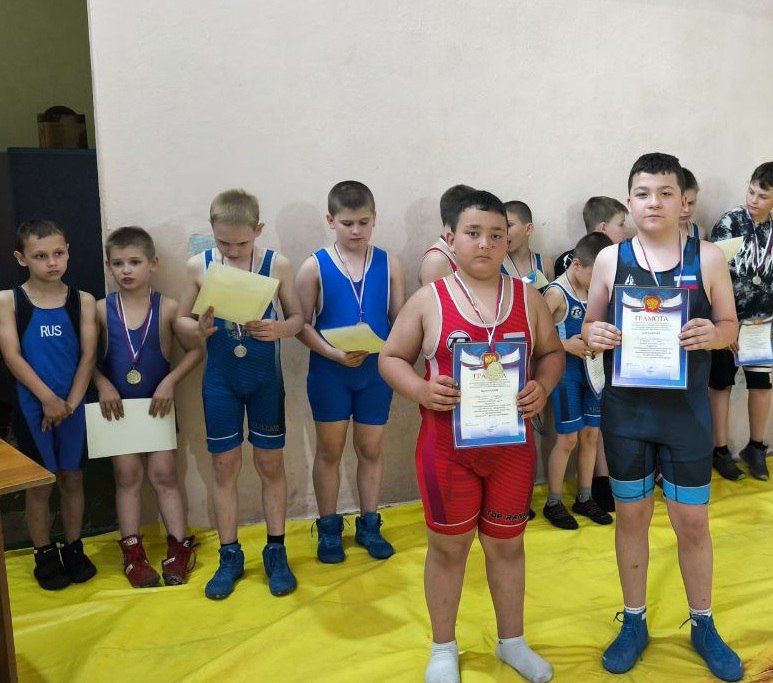 Борцы Краснодона пополнили свою копилки наград новыми достижениями Борцы Краснодона пополнили свою копилки наград новыми достижениями