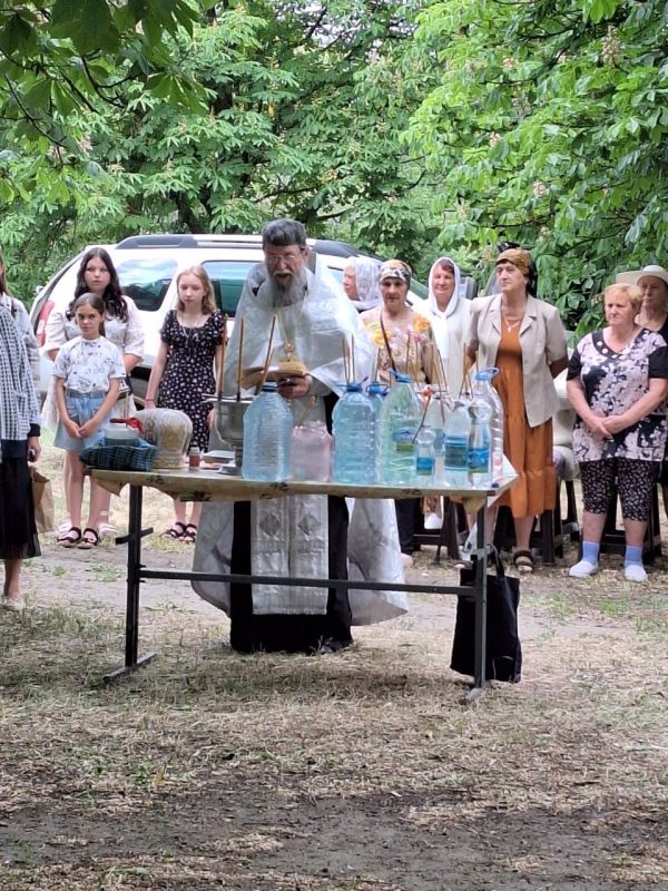 Сегодня в с. Верхнебогдановка Великочерниговского отдела жизнеобеспечения состоялось праздничное мероприятие посвящённое 315 годовщине села, 55 лет сельскому дому культуры, прозвучали поздравления от начальника отдела...