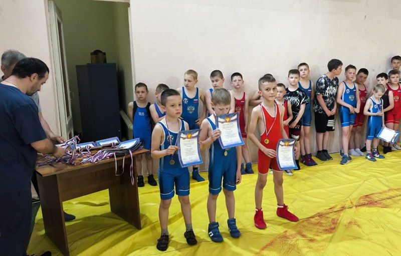 Борцы Краснодона пополнили свою копилки наград новыми достижениями Борцы Краснодона пополнили свою копилки наград новыми достижениями