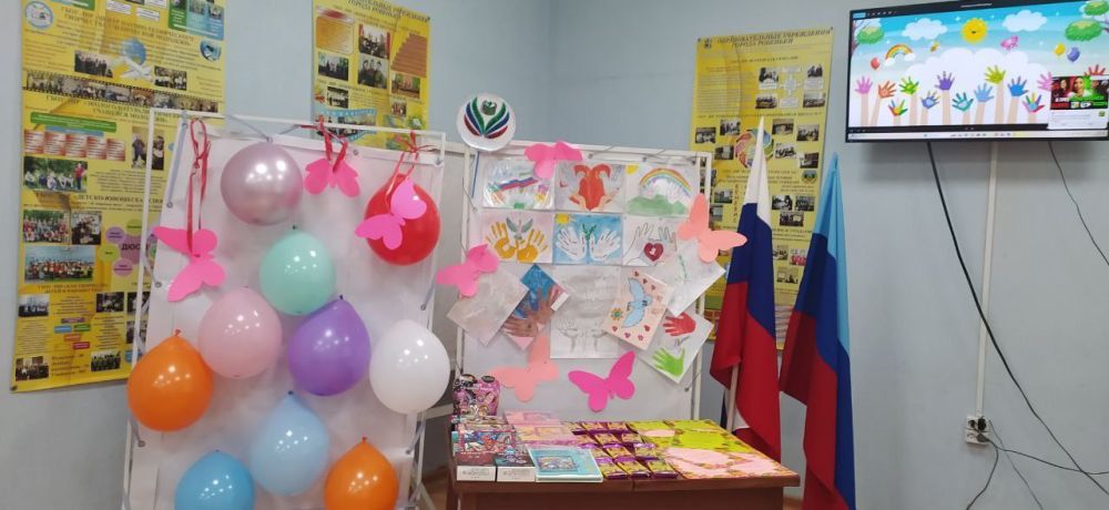 Андрей Рубанцов: Ровеньковская ТО Общероссийского Профсоюза образования в ЛНР провела конкурс детского рисунка «МИР В ДЕТСКИХ ЛАДОШКАХ», приуроченный ко Дню защиты детей