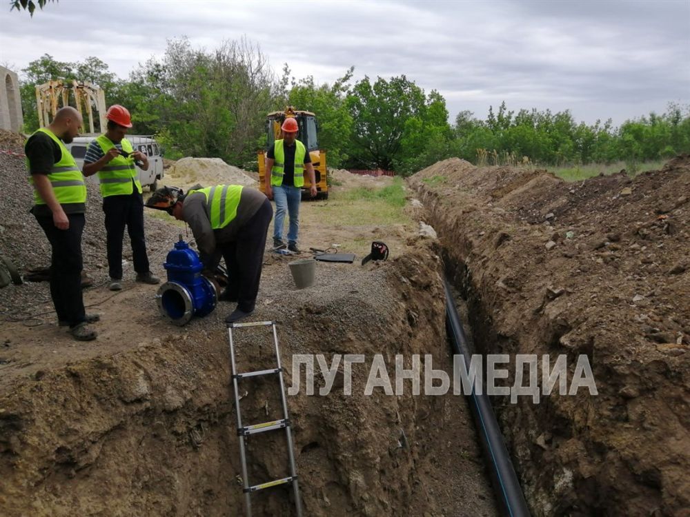 В Стаханове регион-шеф совместно с «Луганскводой» меняет аварийные участки водоводов В Стаханове регион-шеф совместно с «Луганскводой» меняет аварийные участки водоводов