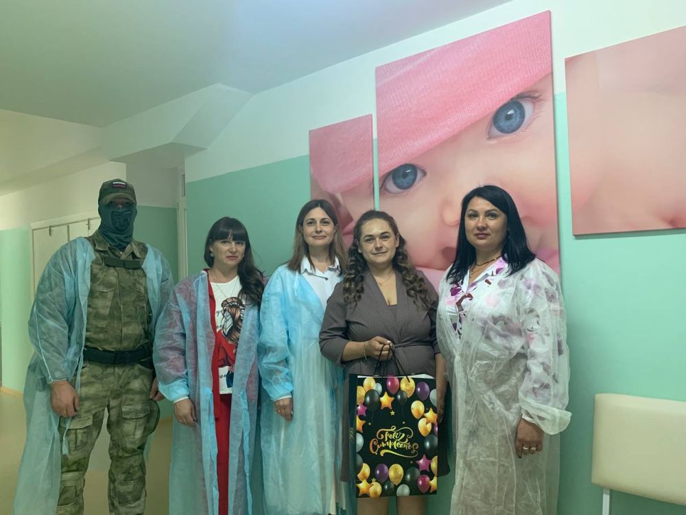 В преддверии празднования Международного дня защиты детей муниципальный координатор Женского движения партии «Единая Россия» Наталья Старикова совместно с Мариной Глущенко, возглавляющей Совет женщин Администрации... В преддверии празднования Международного дня защиты детей муниципальный координатор Женского движения партии «Единая Россия» Наталья Старикова совместно с Мариной Глущенко, возглавляющей Совет женщин Администрации...