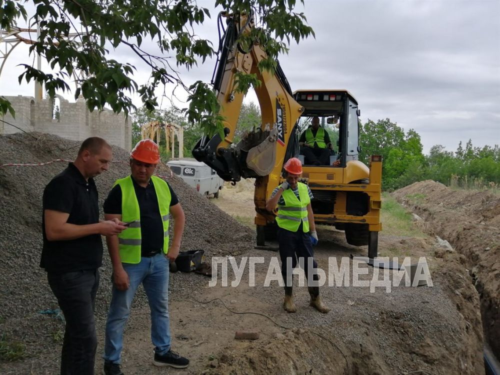 В Стаханове регион-шеф совместно с «Луганскводой» меняет аварийные участки водоводов В Стаханове регион-шеф совместно с «Луганскводой» меняет аварийные участки водоводов