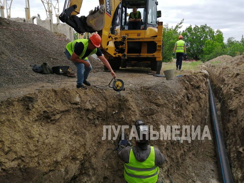 В Стаханове регион-шеф совместно с «Луганскводой» меняет аварийные участки водоводов В Стаханове регион-шеф совместно с «Луганскводой» меняет аварийные участки водоводов