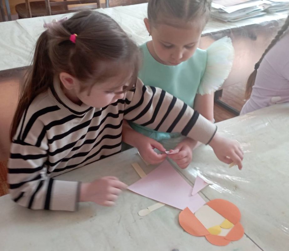 Воспитанники детского сада «Сказка» побывали на экскурсии в Детской школе искусств №5 Воспитанники детского сада «Сказка» побывали на экскурсии в Детской школе искусств №5