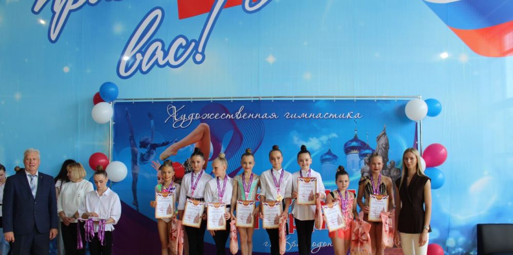 Сергей Козенко: Сегодня в стенах Краснодонской спортивной школы № 1 состоялась торжественная церемония открытия юбилейного турнира по художественной гимнастике, посвященного памяти Героев подпольной организации «Молодая... Сергей Козенко: Сегодня в стенах Краснодонской спортивной школы № 1 состоялась торжественная церемония открытия юбилейного турнира по художественной гимнастике, посвященного памяти Героев подпольной организации «Молодая...
