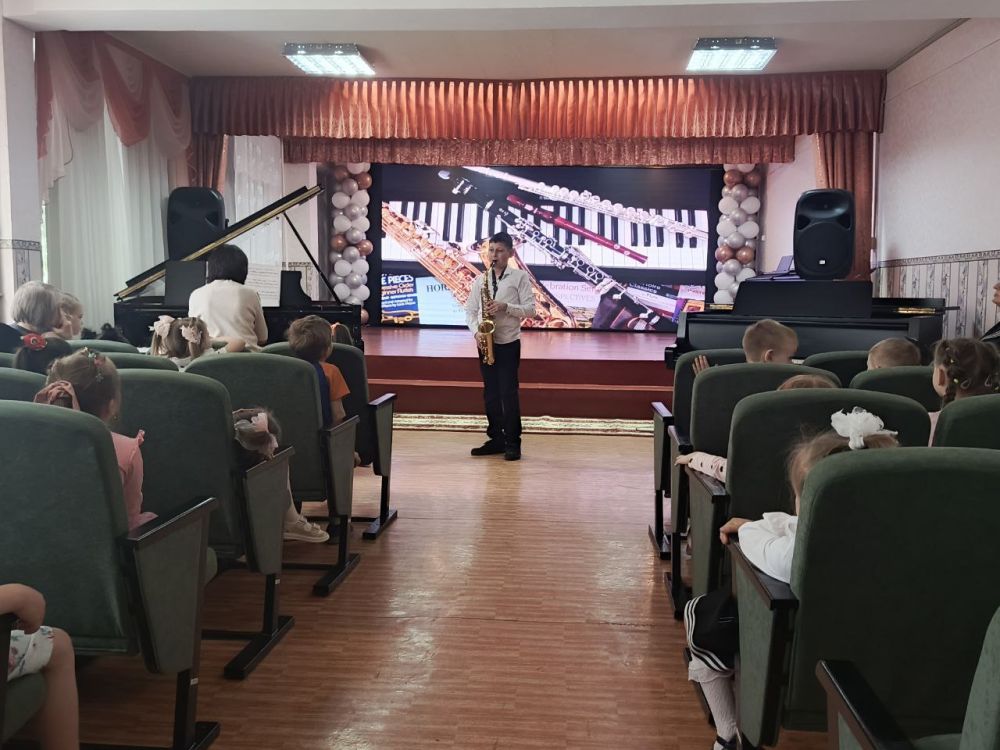 Воспитанники детского сада «Сказка» побывали на экскурсии в Детской школе искусств №5 Воспитанники детского сада «Сказка» побывали на экскурсии в Детской школе искусств №5