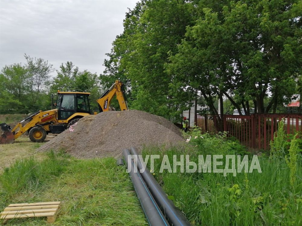 В Стаханове регион-шеф совместно с «Луганскводой» меняет аварийные участки водоводов В Стаханове регион-шеф совместно с «Луганскводой» меняет аварийные участки водоводов